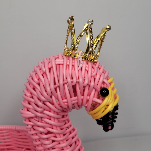 NWT Pink Flamingo With Crown Hello Summer! by Ciroa  Serving Basket Resin Wicker - Picture 8 of 15